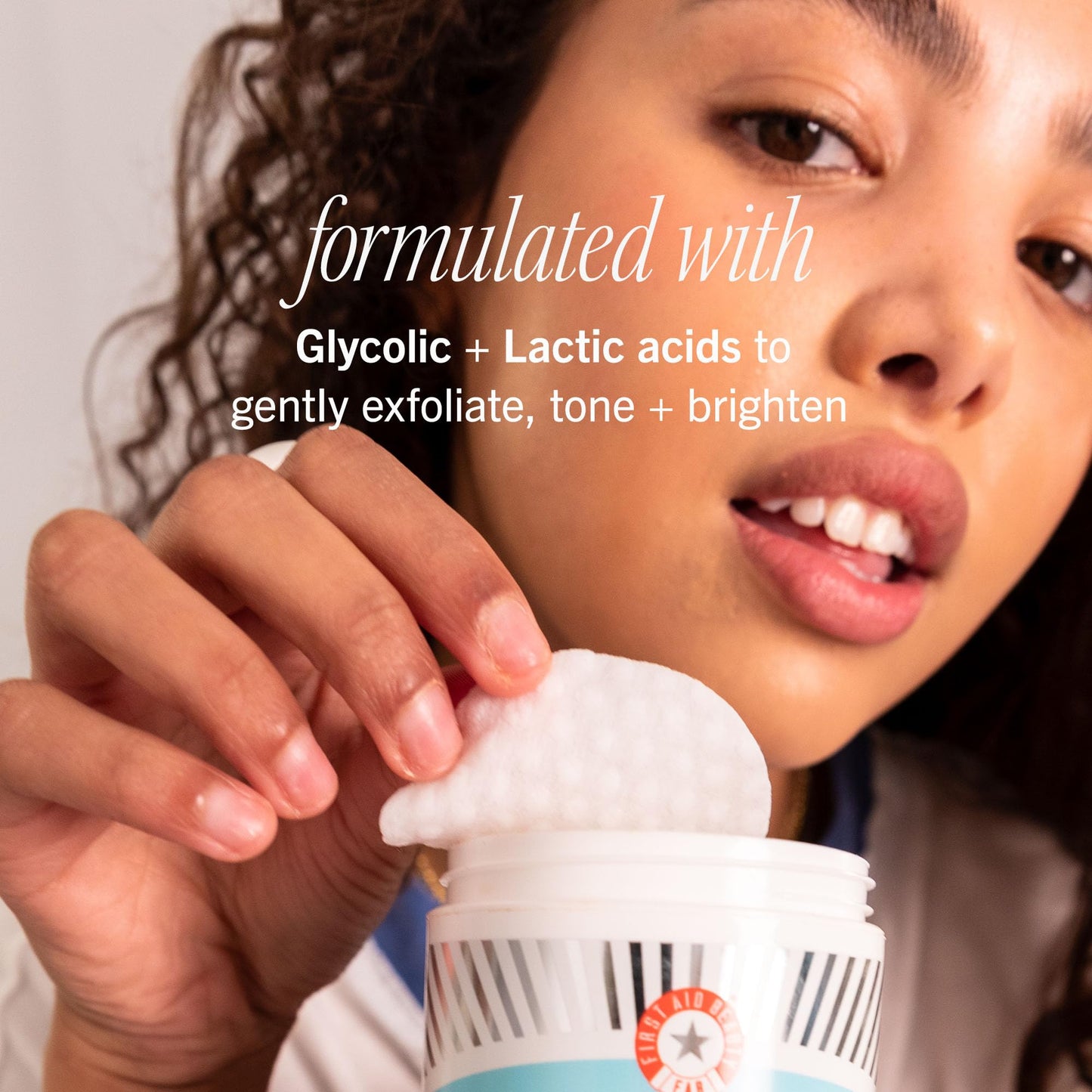 First Aid Beauty - Facial Radiance Pads with Glycolic & Lactic Acids – Daily Exfoliating Pads with AHA that Help Tone & Brighten Skin – Makeup Prep Pads - Compostable for Daily Use – 60 Pads