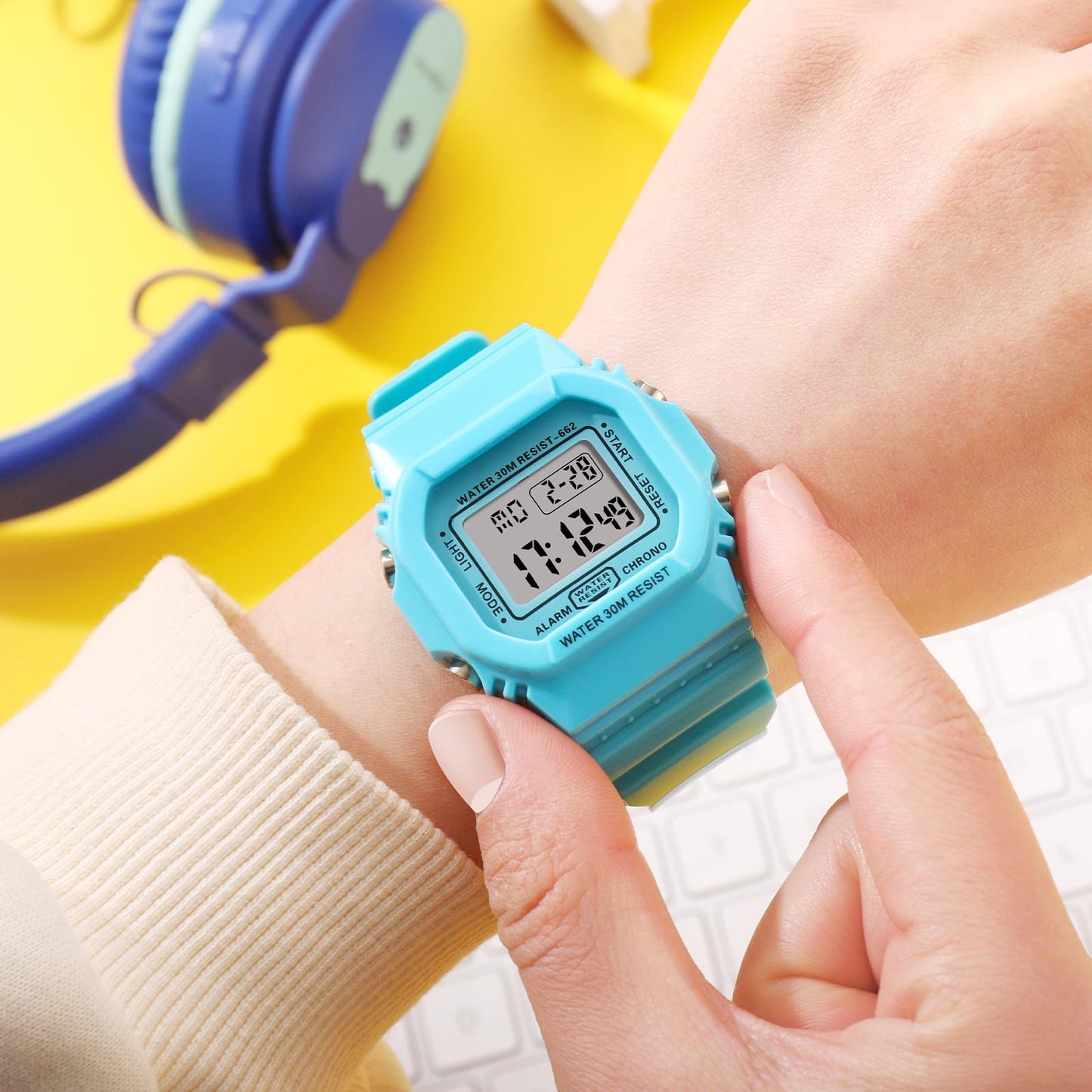Digital Watch for Men Women Waterproof Outdoor Military Sports Timer Multifunctional Wristwatch Classic Design Easy to Set and Read Alarm Stopwatch Gift for Anniversary (662-Blue)